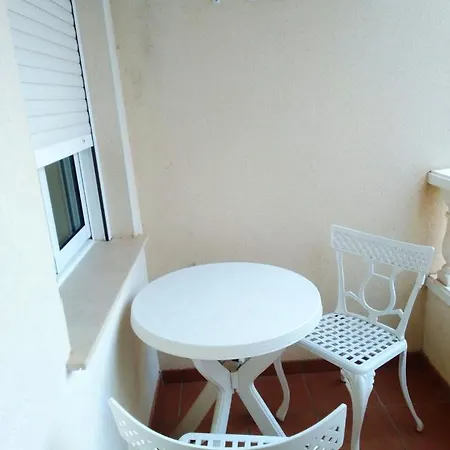Lejlighed With 2 Bedrooms In With Furnished Balcony 1 Km From The Beach